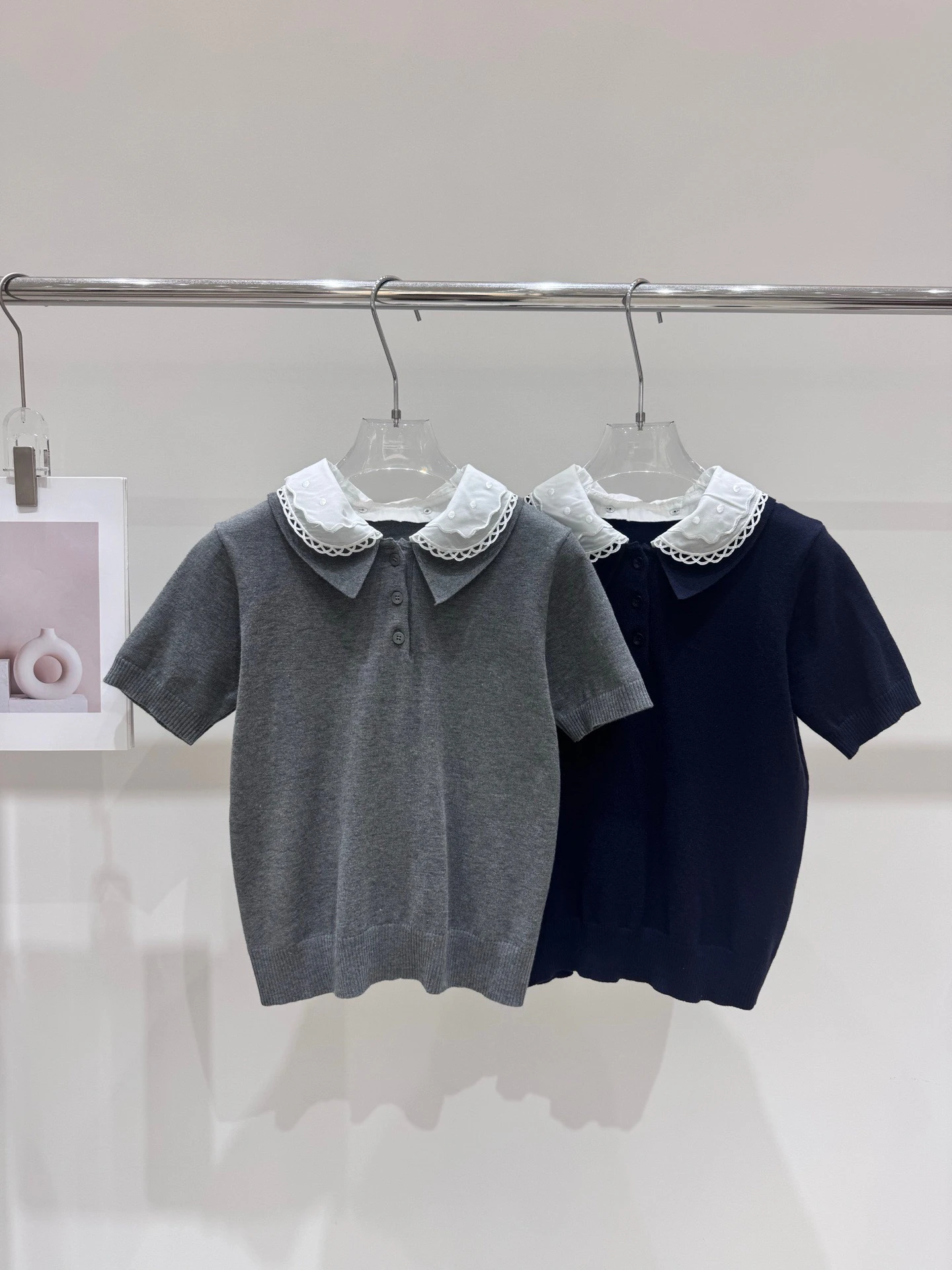 

Женская трикотажная футболка VIBE в стиле преппи с коротким рукавом, молодежный универсальный топ с эффектом похудения, воротник-стойка, имитация двухслойности