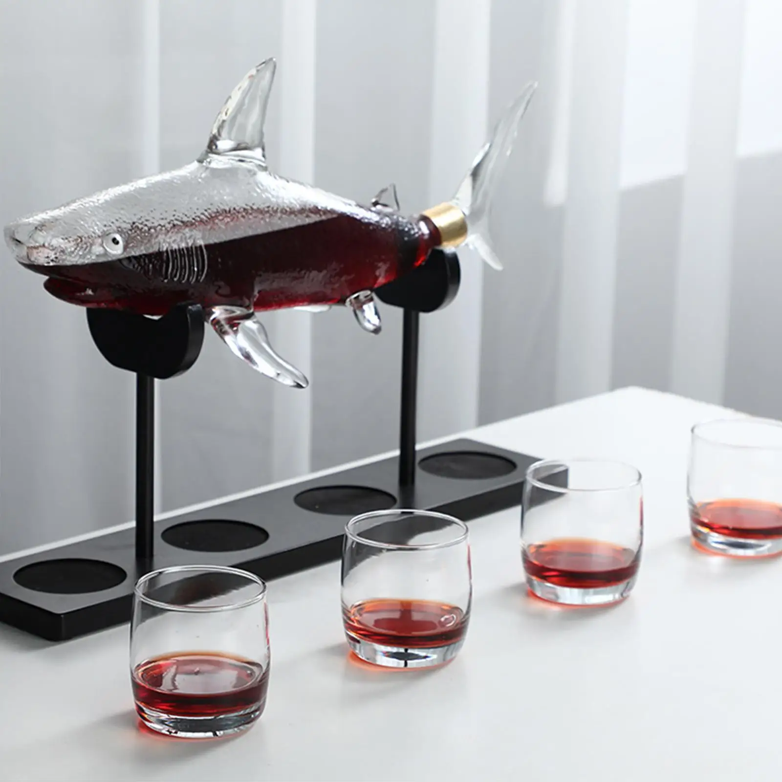 Wine Decanter Red Wine Aerator Shark Shaped Artificially Blown with Rack Handheld Aerator for Kitchen Wine Carafe Luxury