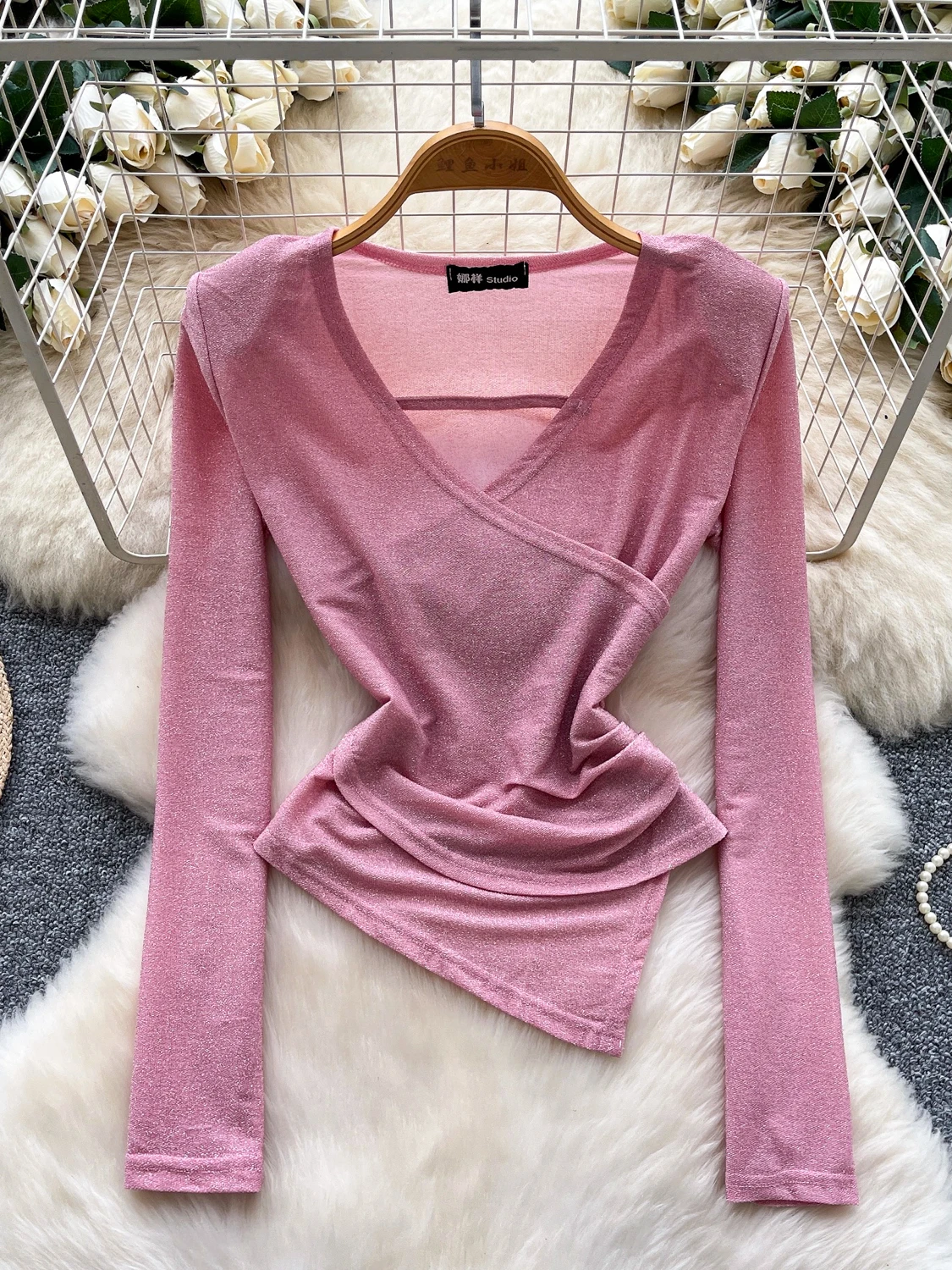 

Slimming Effect Cross V-ne Long Sve Women's Base irt Waist Cinched Versatile Autumn Sle Commute Faion Korean Version