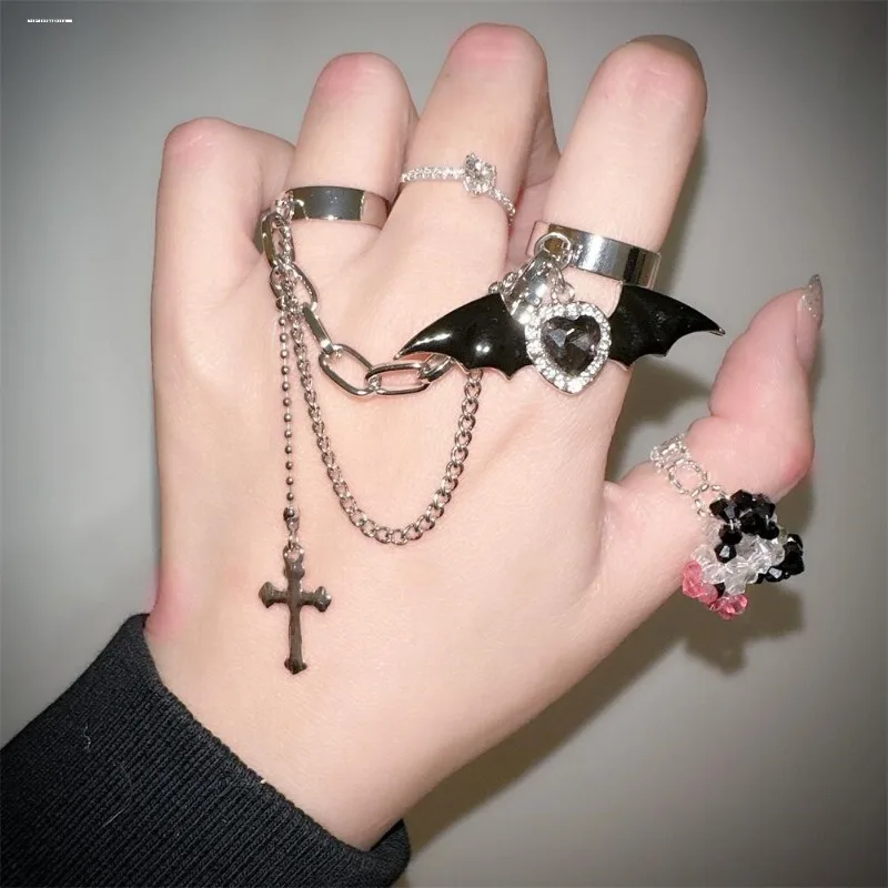 Y2k Punk Hot Girl Double Finger Integrated Cross Heart Rhinestone Black Bat Ring Trendy Designed Personality Rock Hand Jewelry