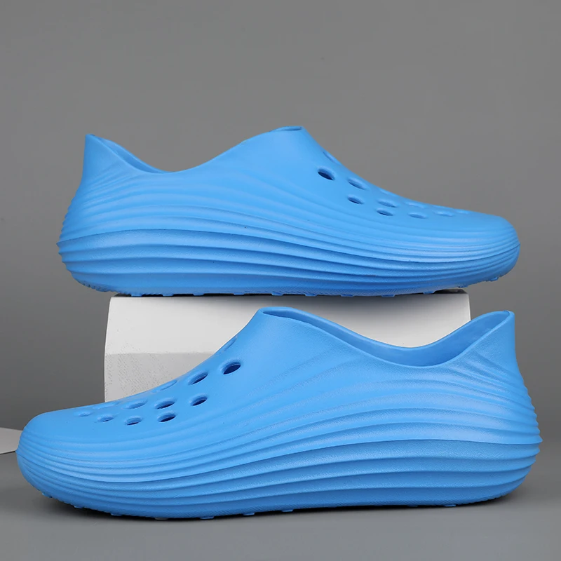 صنادل رجالية صيفية كبيرة الحجم مضادة للانزلاق ومقاومة للاهتراء للقيادة في الهواء الطلق أحذية الشاطئ الرياضية شباشب تصميم بفتحة قابلة للتنفس