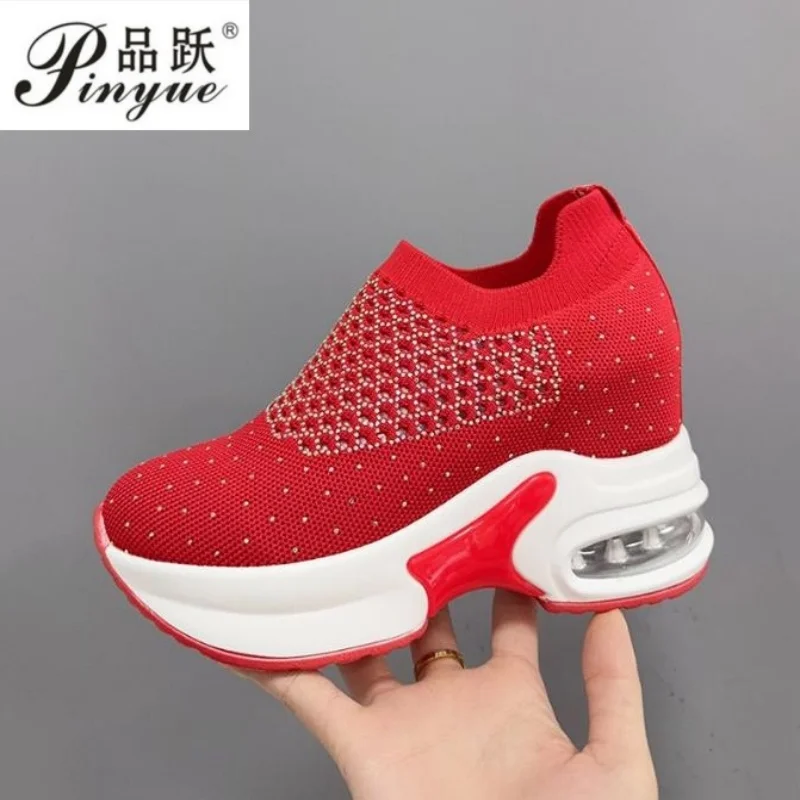 

Женские кроссовки на платформе с воздушной сеткой 8 см, туфли на танкетке с кристаллами, женская обувь без шнуровки на высоком увеличенном каблуке, вулканизированная обувь