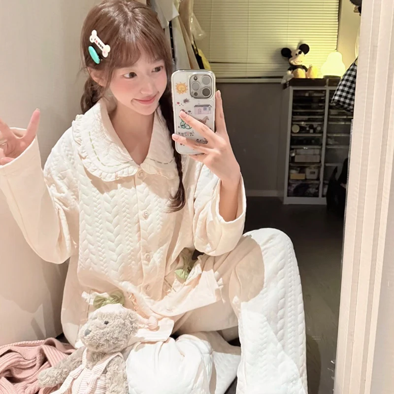 

Pajama Sets Tight Women Bride Morning Sleep Set Satin Lace Applique Sleeveless V Neck Shorts Wedding Day Romantic Beautiful 2026