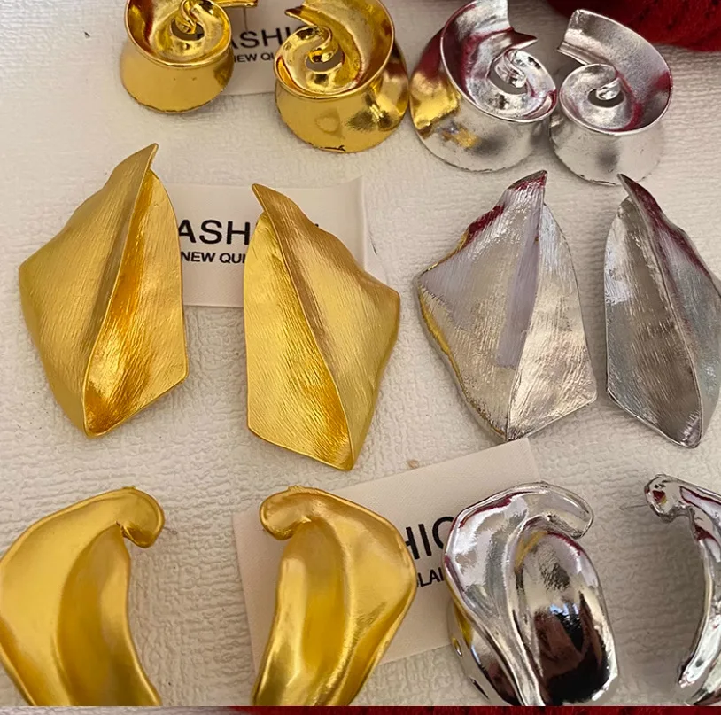 Exaggerated Metal Thick Irregular Large Earrings for Women European American Personality Statement Vintage Jewelry Gift New 2024