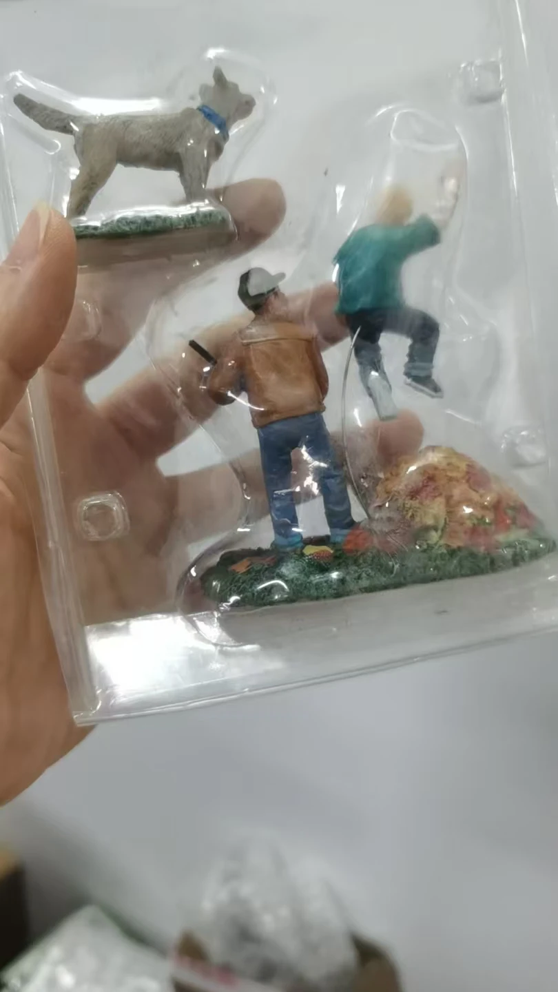 resin figure mental psychological sand table game box court therapy  man and son clean leaf fall