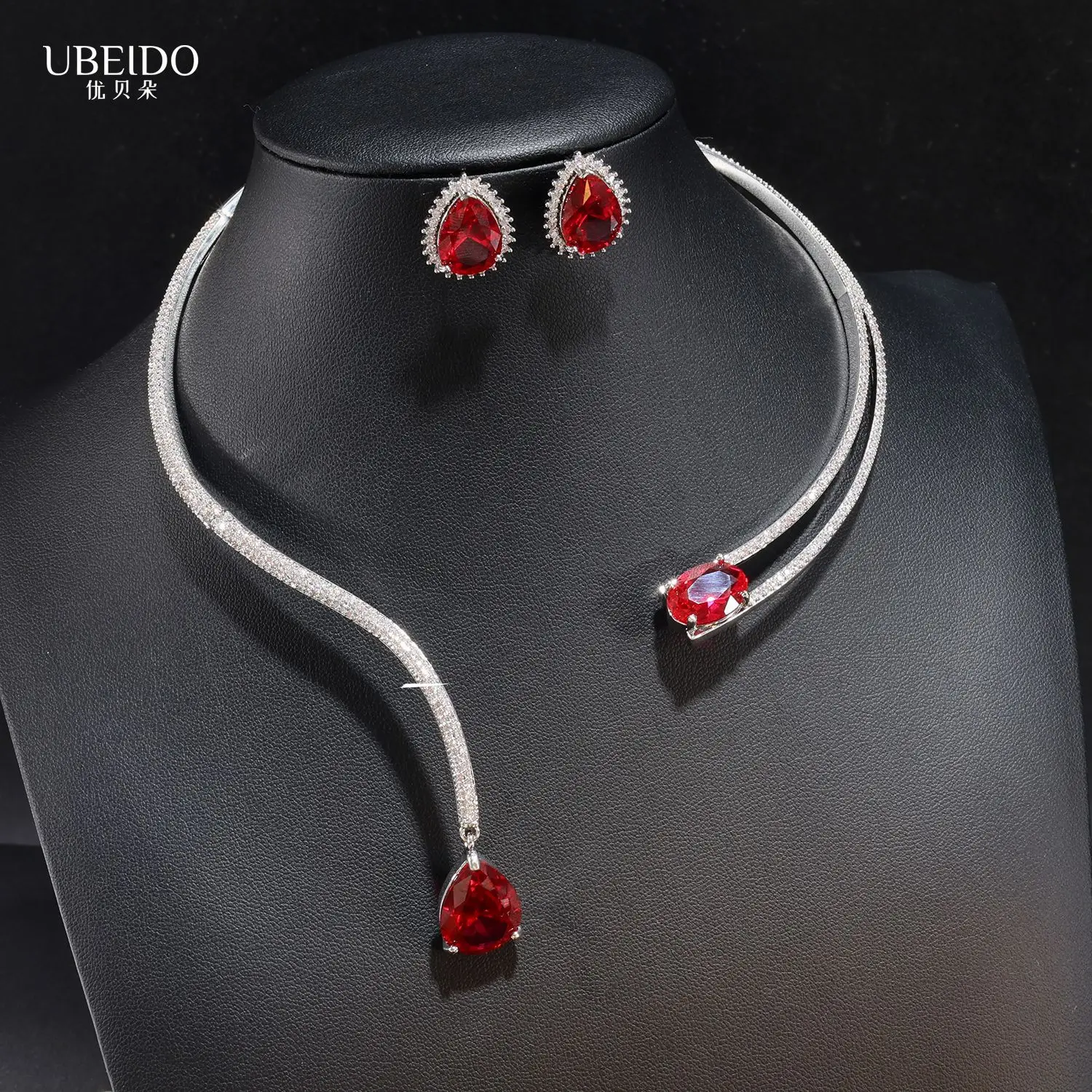 

Women New Gem-set Zirconia Necklace Earring Set 2025