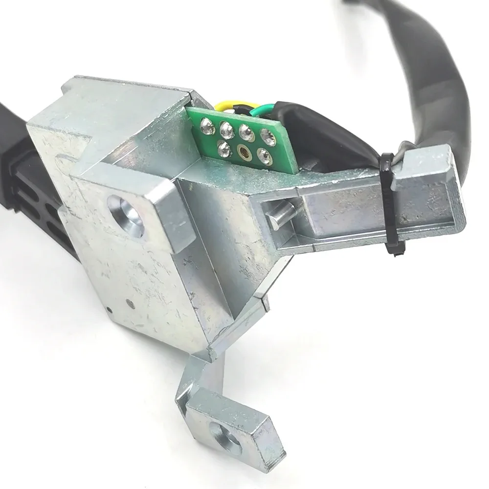 

AE-OE: 20399175 21759601 A063900602 Переключатель управления ретардером, рулевой колонкой и фарами для Volvo FH12 FM (2005-2012)