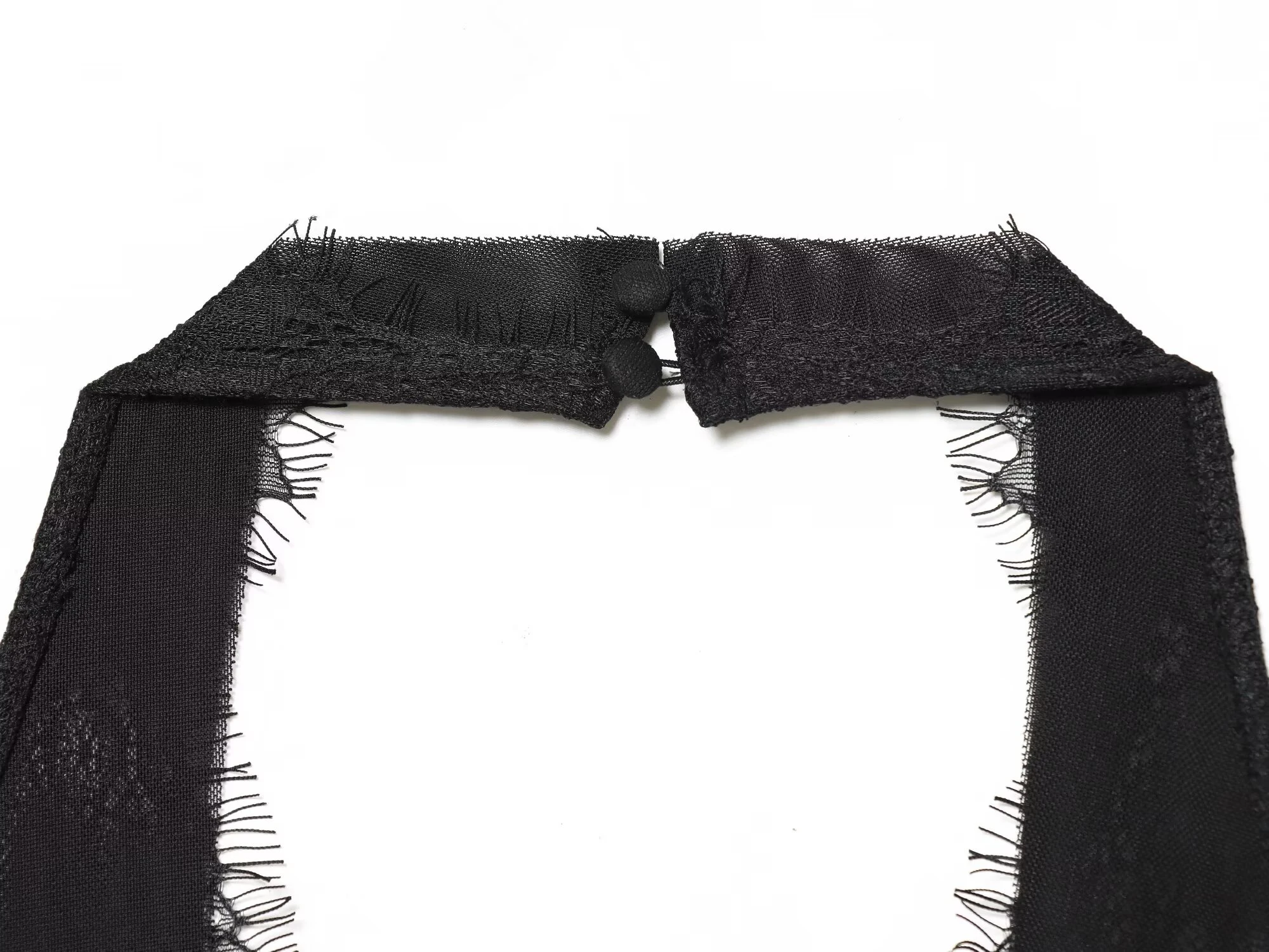 เดียบาเอ ชุดเดรสสั้นคอวีประดับลูกปัดและผ้าลูกไม้สไตล์เซ็กซี่สำหรับผู้หญิง คอลเลคชั่นฤดูหนาว