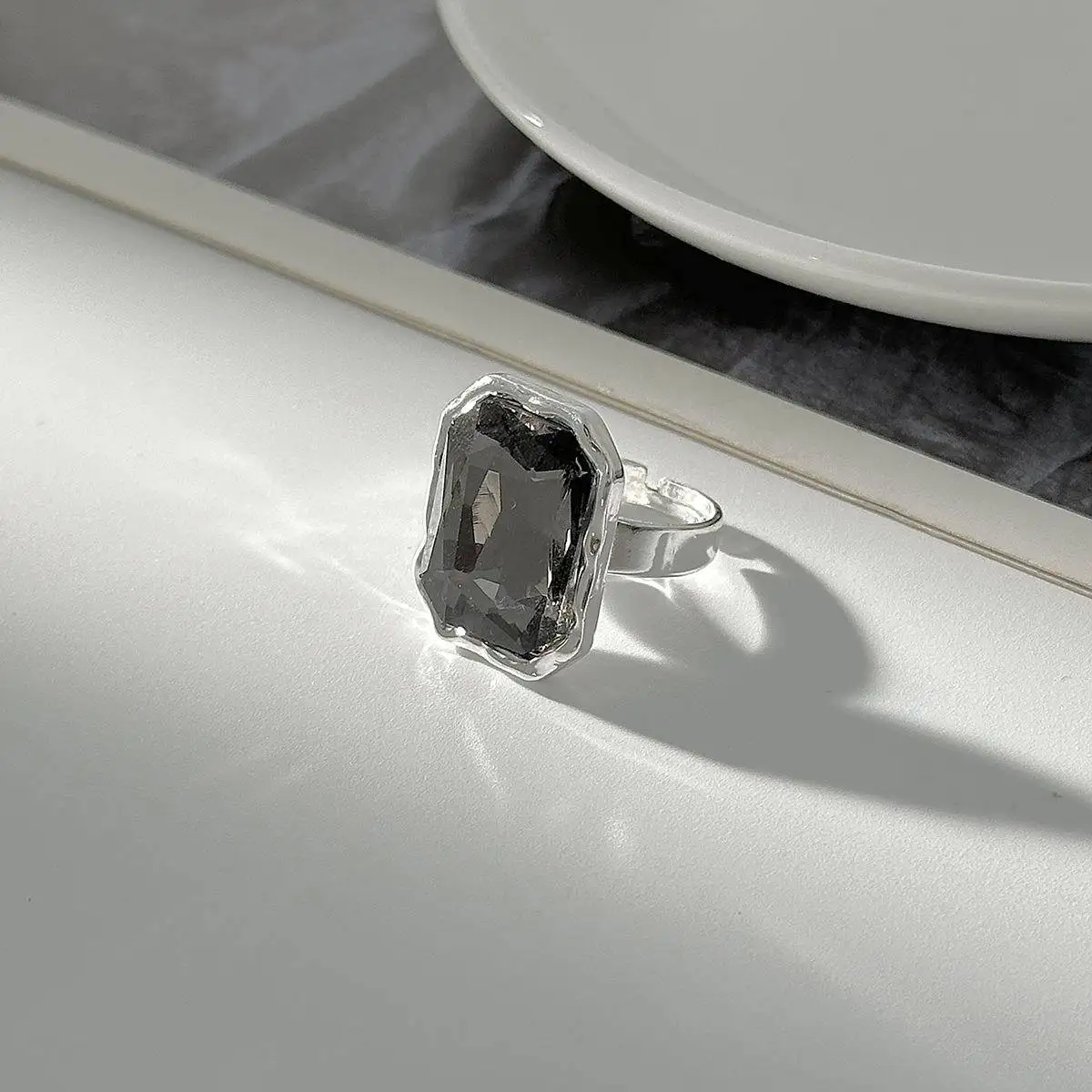 

Minimalist Acrylic Black Diamond Ring Geometric Square Finger Ring Hand Jewelry Luxury Trendy Small Batch Cross-Border Ring