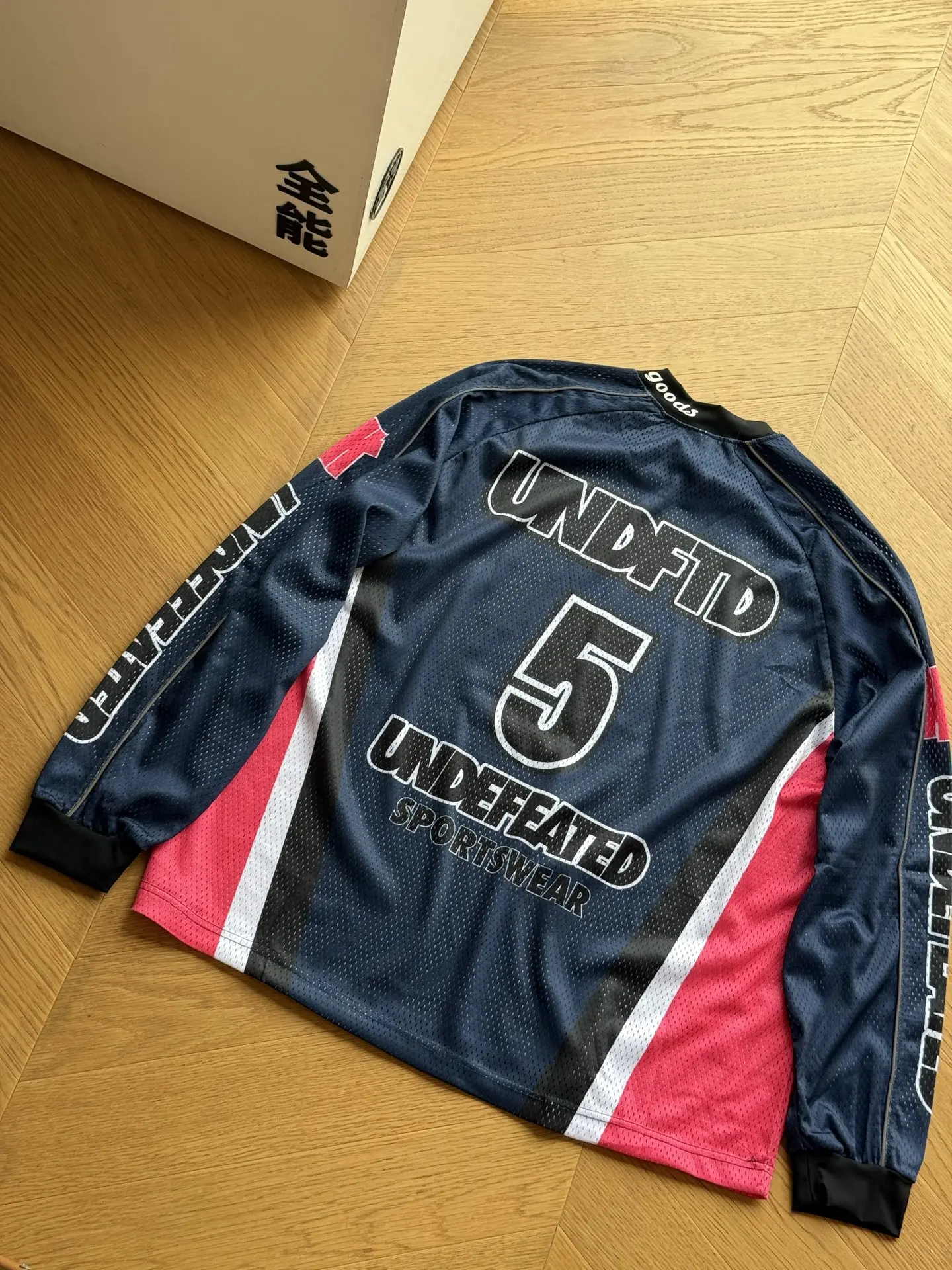 UNDEFEATED Five-Stripe Logo Athletic Mesh Moisture-Wicking Quick Dry Breathable Lightweight Soft SS26 Long Sleeve Unisex T-Shirt