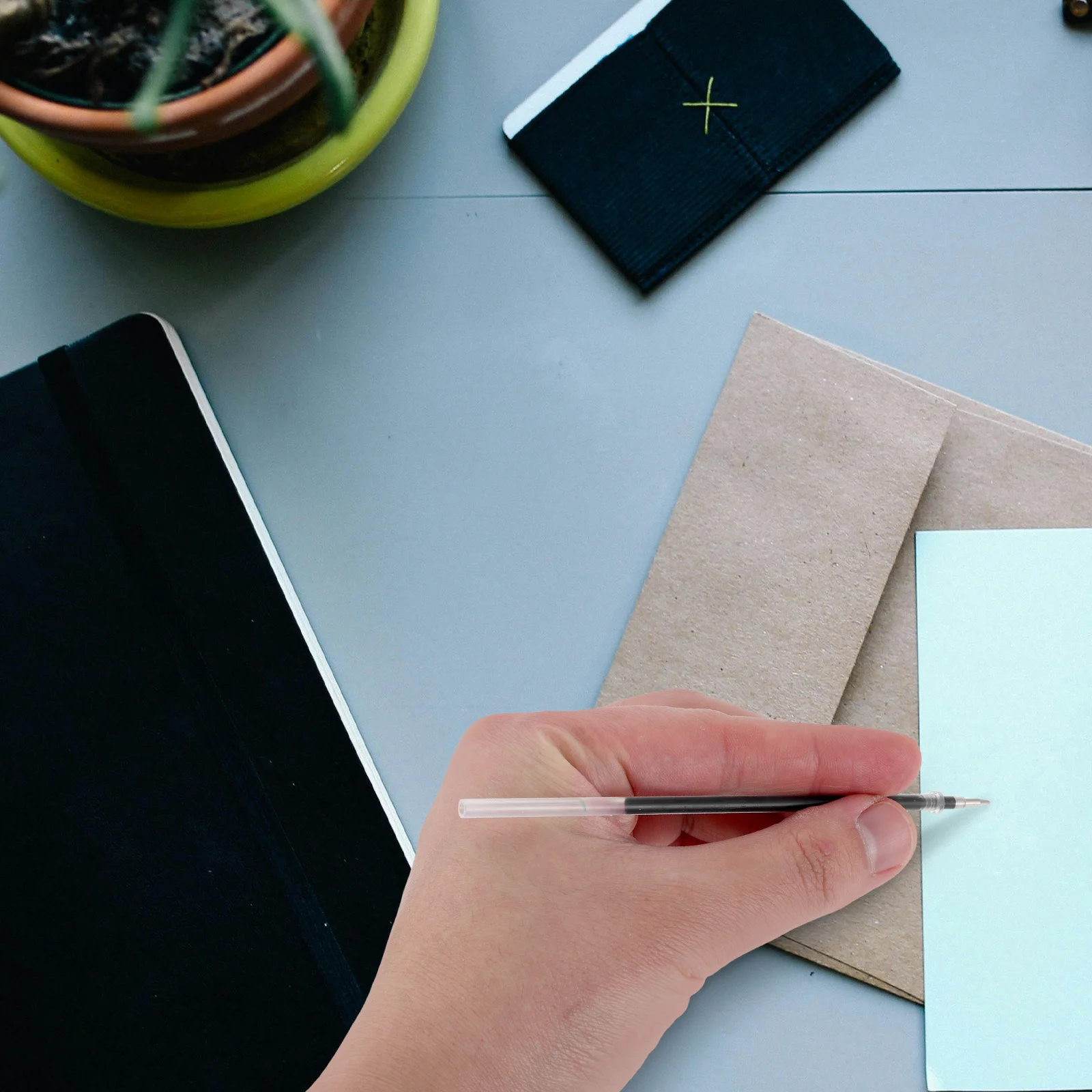 

100Pcs 0.5mm Black Pen Refills Smooth Quick Dry Ink for Students Office Exams Signatures Pen Refill Black Pens Refills