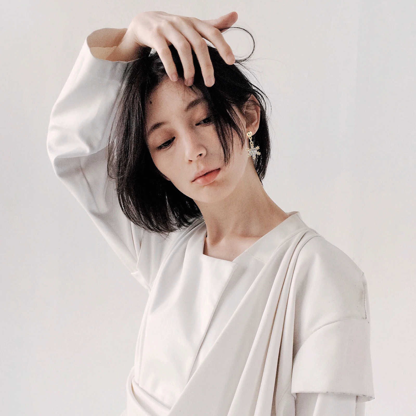 

1Pair Snowflake Rhinestone Christmas Earrings Dangle Stud Earrings Holiday Party Gift Jewelry No Piercing Earring for Christmas