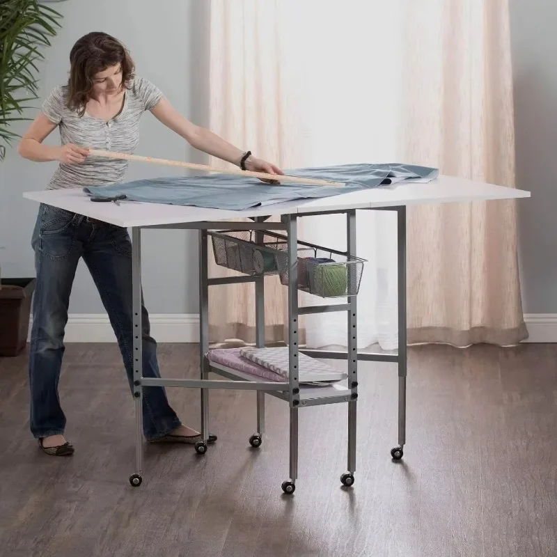 عرض ساخن. طاولة هواية وقطع - 58.75 بوصة عرض × 36.5 بوصة D طاولة فنون وحرف يدوية بيضاء مع درجين تخزين شبكيين، فضي/أبيض.HOME