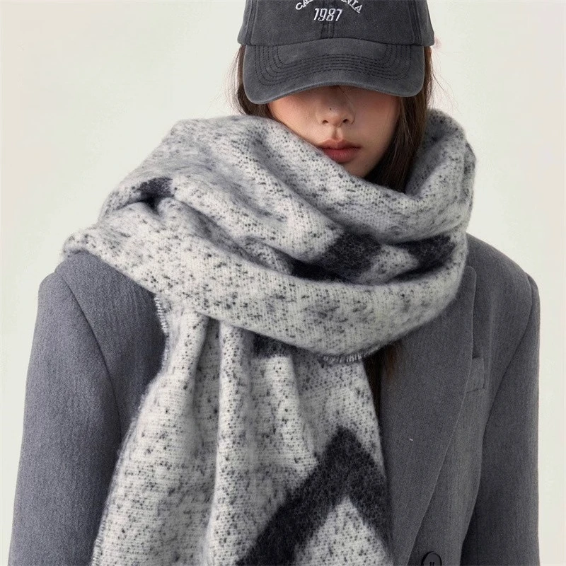 

Зимний женский шарф, новинка 2023 года, высококачественное ощущение, корейская версия, осенне-зимняя атмосфера, теплый и утолщенный зимний шарф