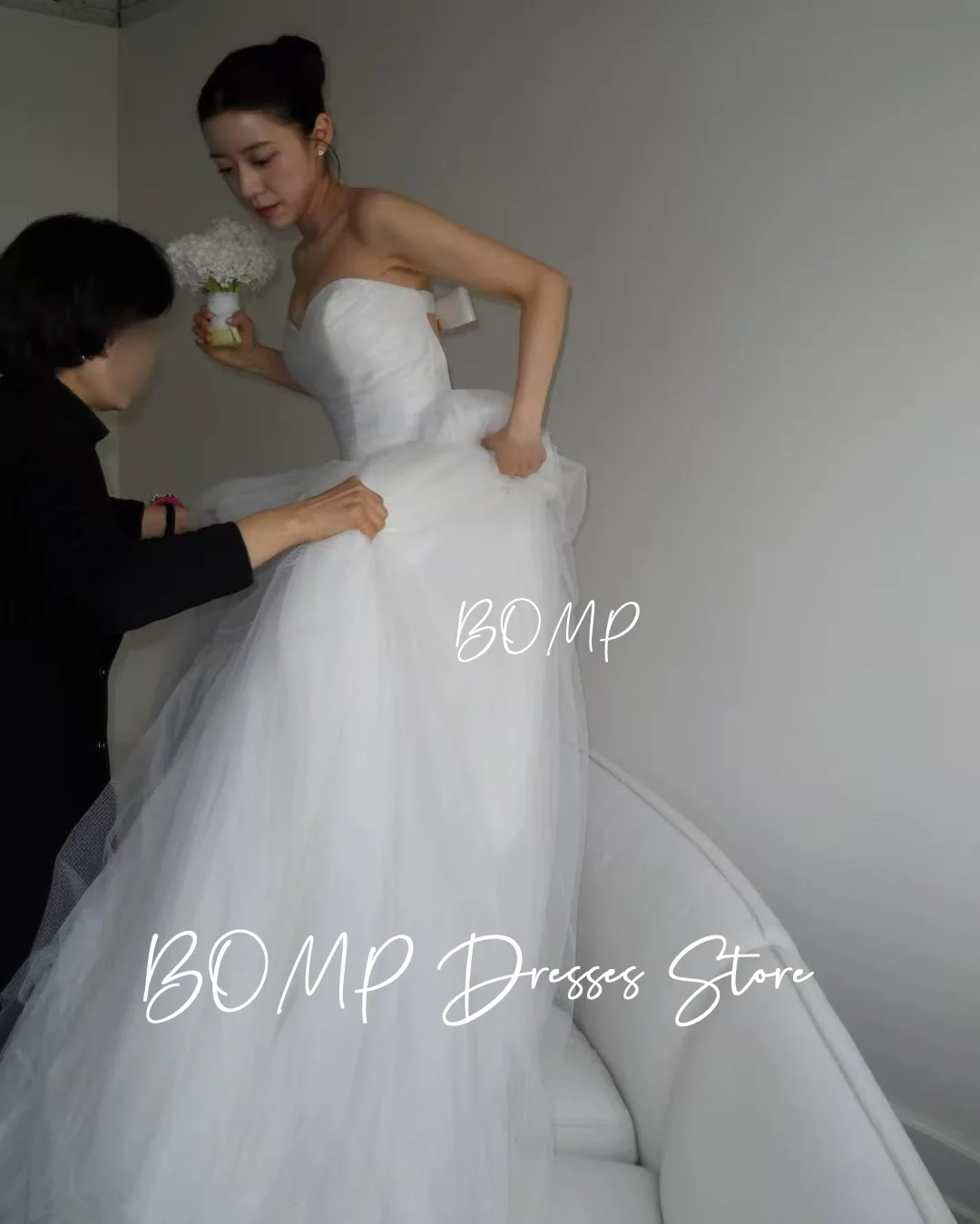 BOMP فستان زفاف الأميرة عاجي بدون حمالات مع فيونكة من الخلف تول سويب تراين كوريا صورة تبادل لاطلاق النار فستان استقبال الزفاف تخصيص