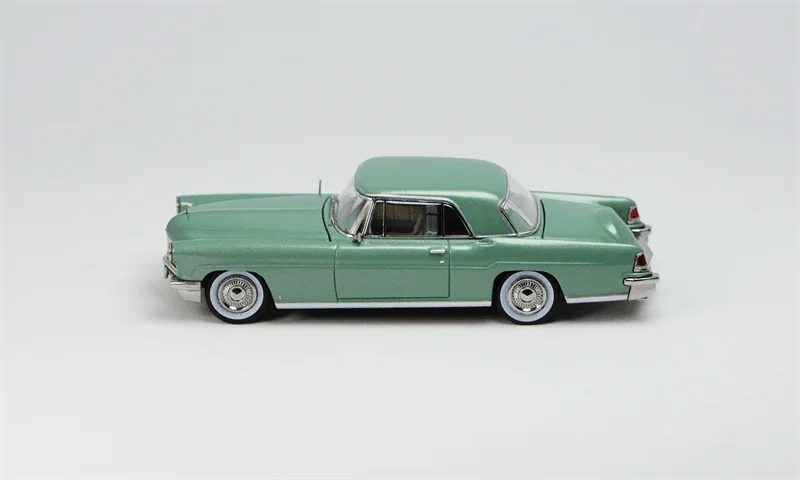 

1:64 Lincoln Continental Green Diecast Collector's Vehicle Model Car