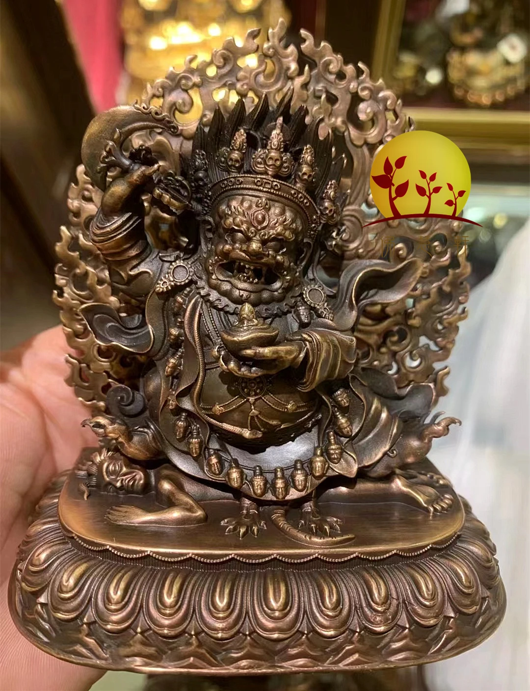 A 3-inch 12cm statue of the Great Black Sky Buddha, enshrined at home as a handicraft ornament with two arms, a pure copper stat