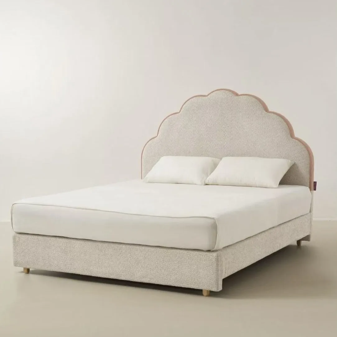 *Modern Upholstered Bed with Scalloped Curved Headboard - Flush-Edge Fabric Platform Bed for Bedroom