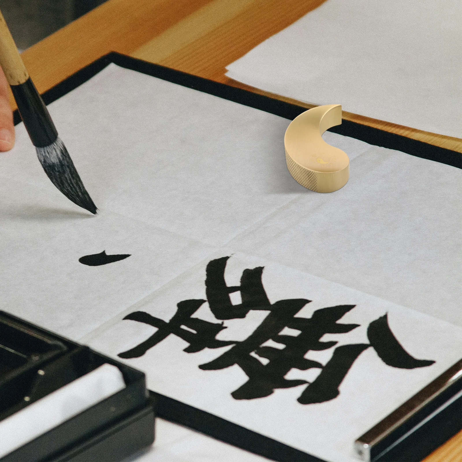 

Brass Paperweight Rectangular Heavy Duty Chinese Calligraphy Practice Tool Brush Holder For Writing Painting Office Home