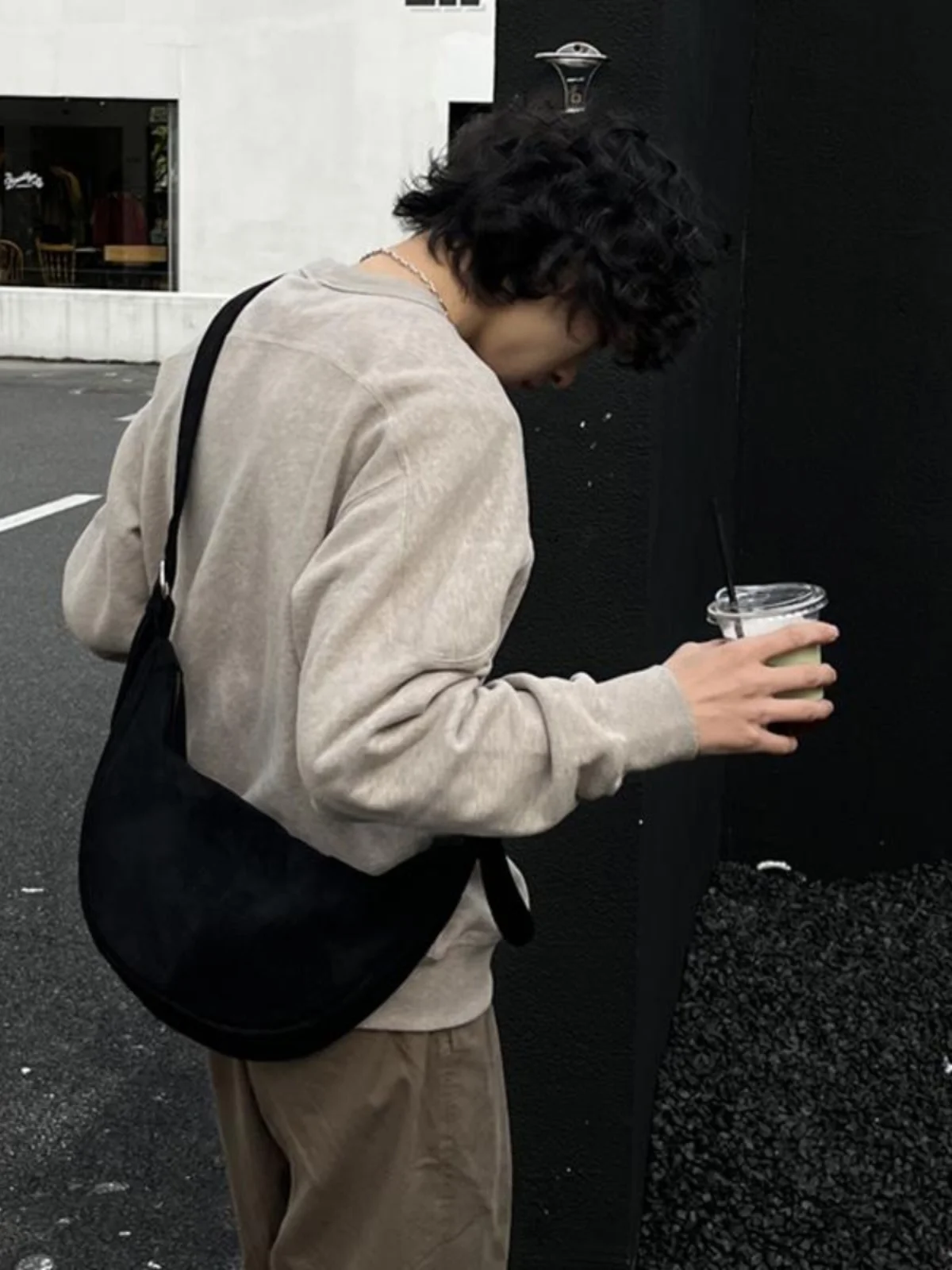 

Korean Sle Suede Leather Horn Handbag ex Crossbody oulder Bag Soft Dumpling ape Faionable Retro Flap Closure