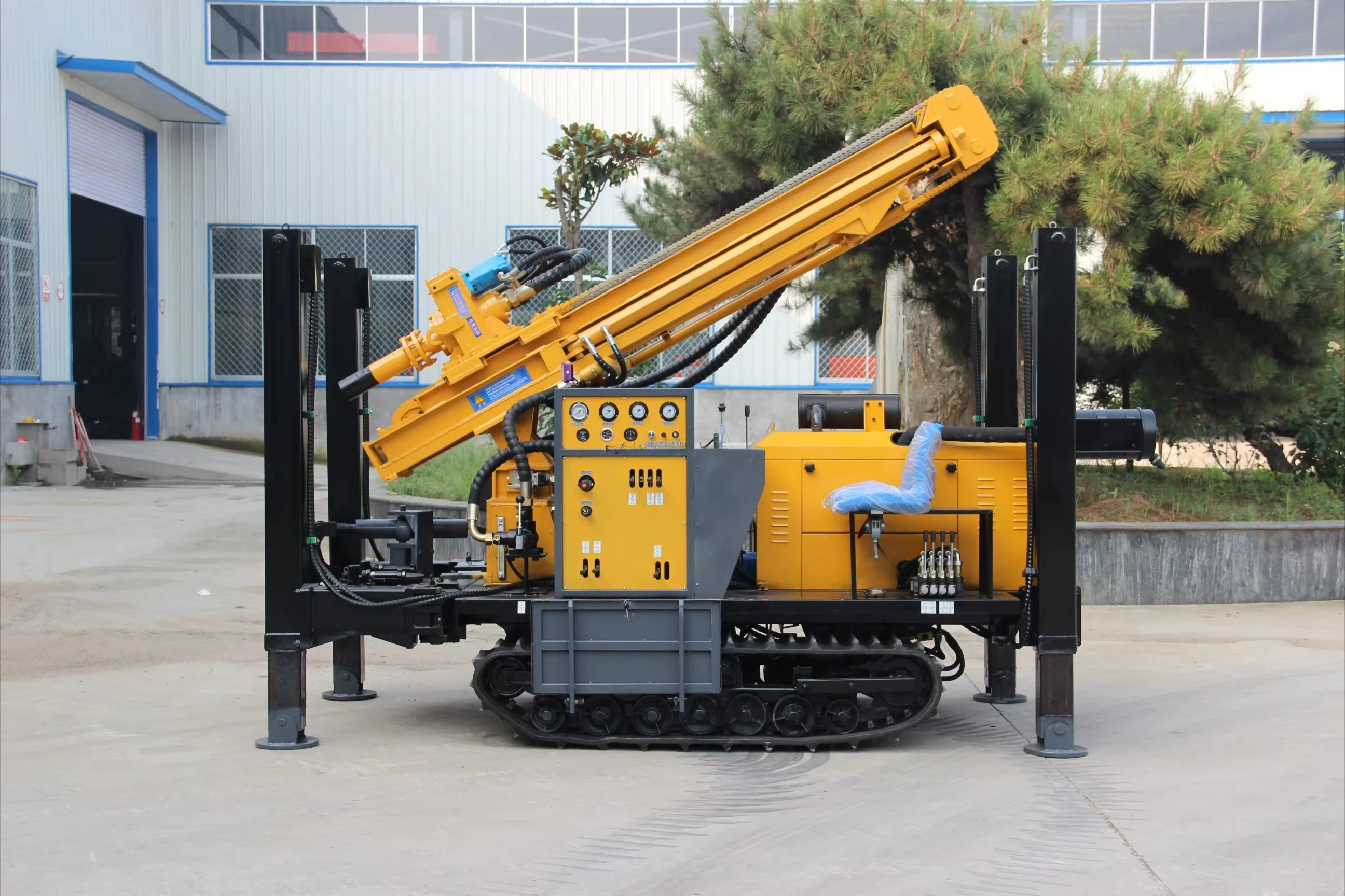 Customized 200 Depth Hydraulic Power Latest Model Water Well Drilling Rig All Terrain Vehicle Hot Sale