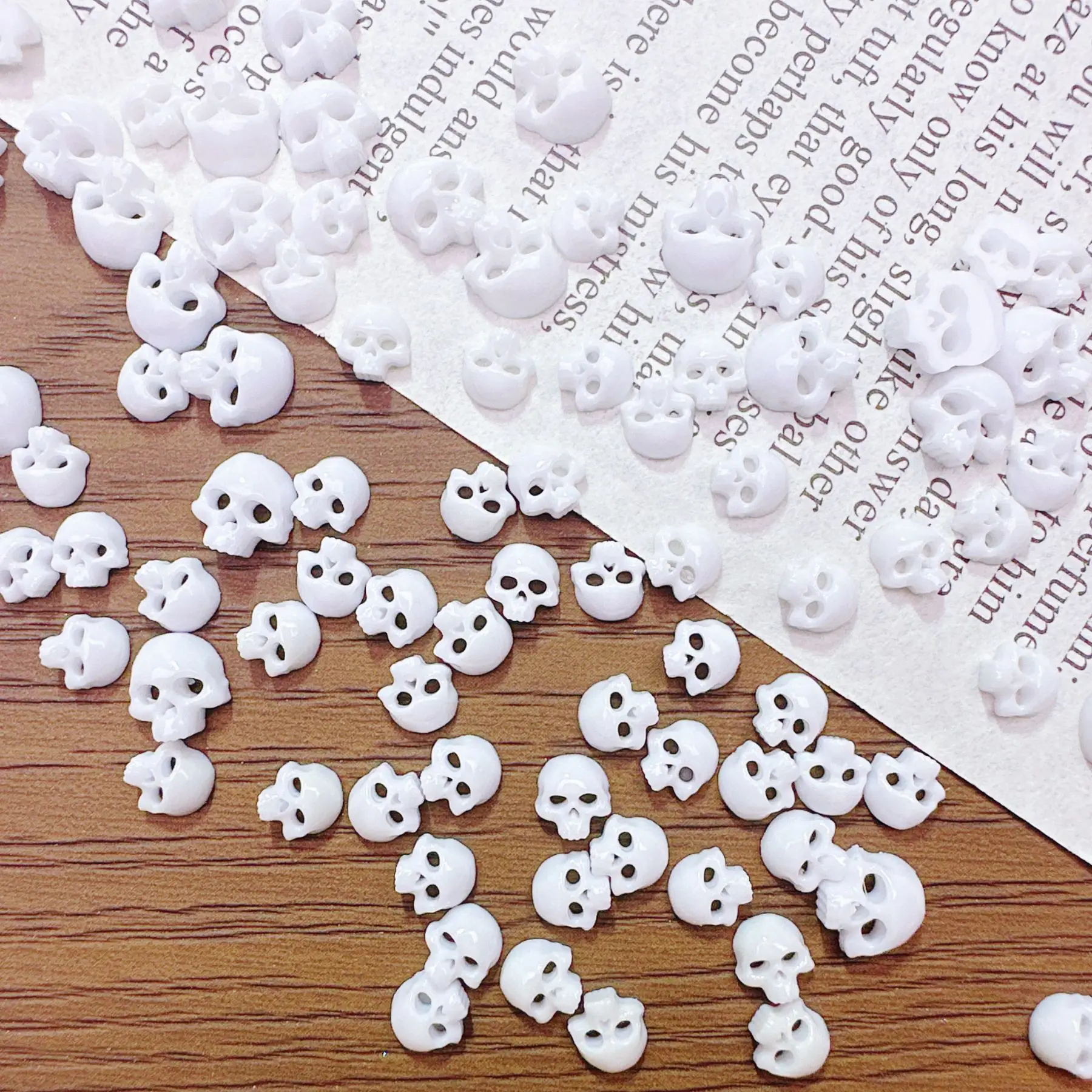 100Pcs Halloween Skull Resin Nail Charms Cartoon Spooky Rhinestone Press-On Nail Decor Cross-Border Festive Manicure Accessories