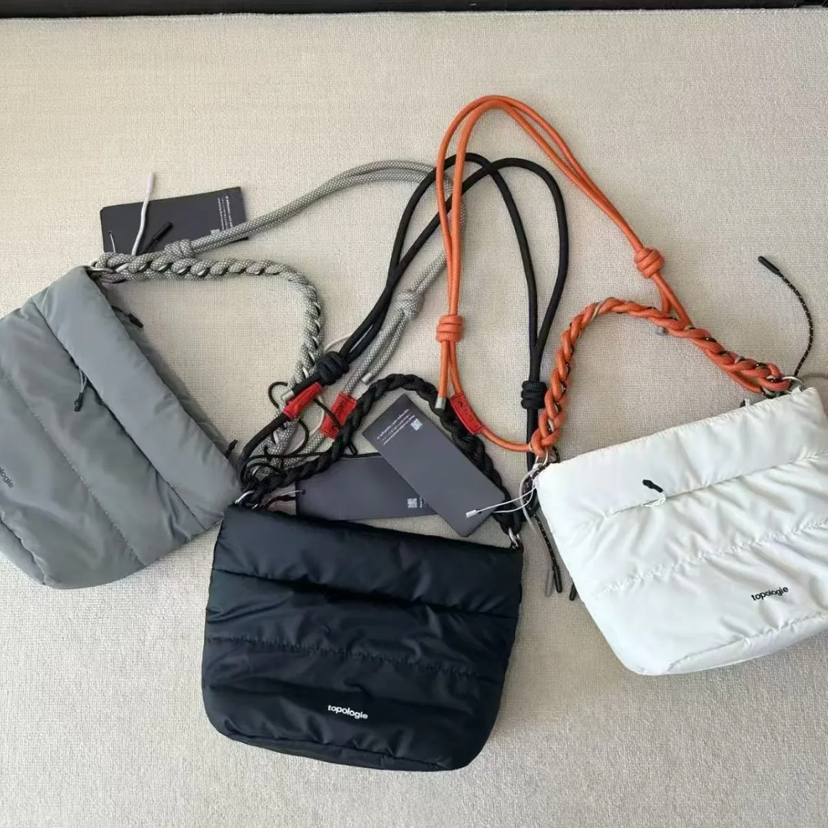 

Cloud Water Bottle Bag Mountain Series Lightweight Waterproof Nylon Crossbody Bag Ultra Light Large Capacity Outdoor Sports