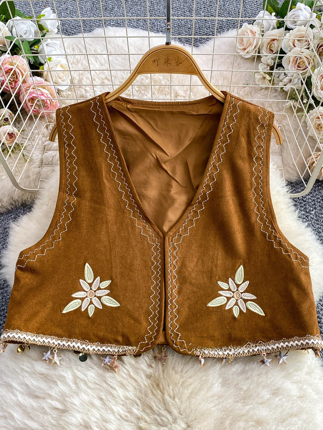 

Brown Retro Embroidered V-Ne ort Waistcoat Women's Summer Holiday Knitted Tassel Slimming Top Commute Sle Floral Pattern