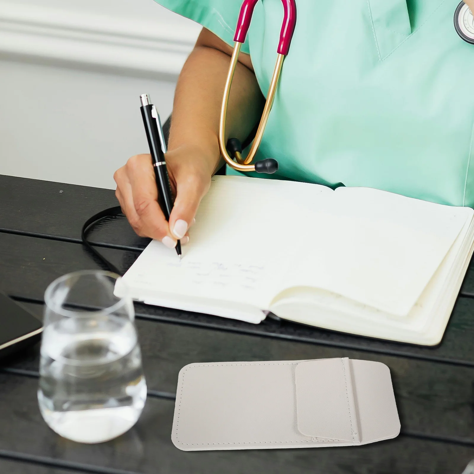 2 szt. PU Etui na długopisy, kompaktowy organizer na ołówki, do codziennego użytku dla pielęgniarek i lekarzy, ochrona kieszeni, bezpieczne etui do noszenia pod koszulą.