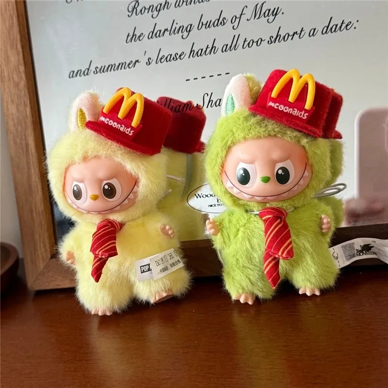 ل labubu 4.0 الوحوش دبوس الحب سلسلة الكرتون قبعة الوجبات السريعة العمل الزي الملابس همبرغر البطاطس المقلية م ملابس العمل