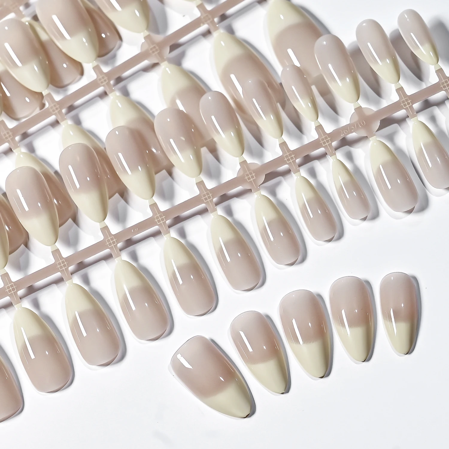 150Pcs Glossy Light Brown Gradient French Tips False Nails Medium Almond Natural Nude Fake Nails Full Cover Press On Nails D@4W