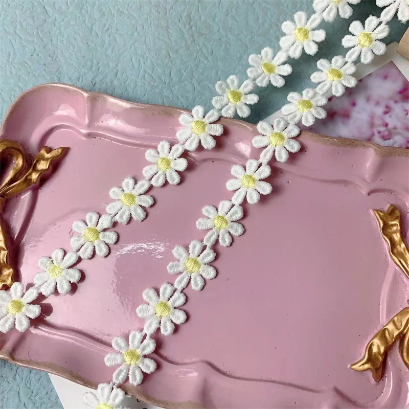 1.8CM di larghezza bellissimo cotone piccola margherita fiori ricamati nastro tessuto di pizzo vestito Applique bambole vestiti fai da te cucito