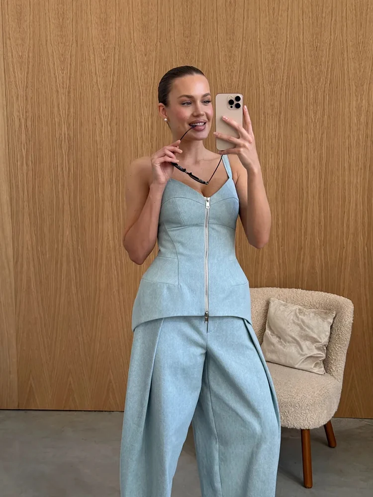 Spaghetti-Träger-Top mit Reißverschluss und Hosenanzug für Damen: Streetwear mit V-Ausschnitt, ärmellos, tailliertes Oberteil und plissierte gerade Hose – Schicke Outfits – Detail 6