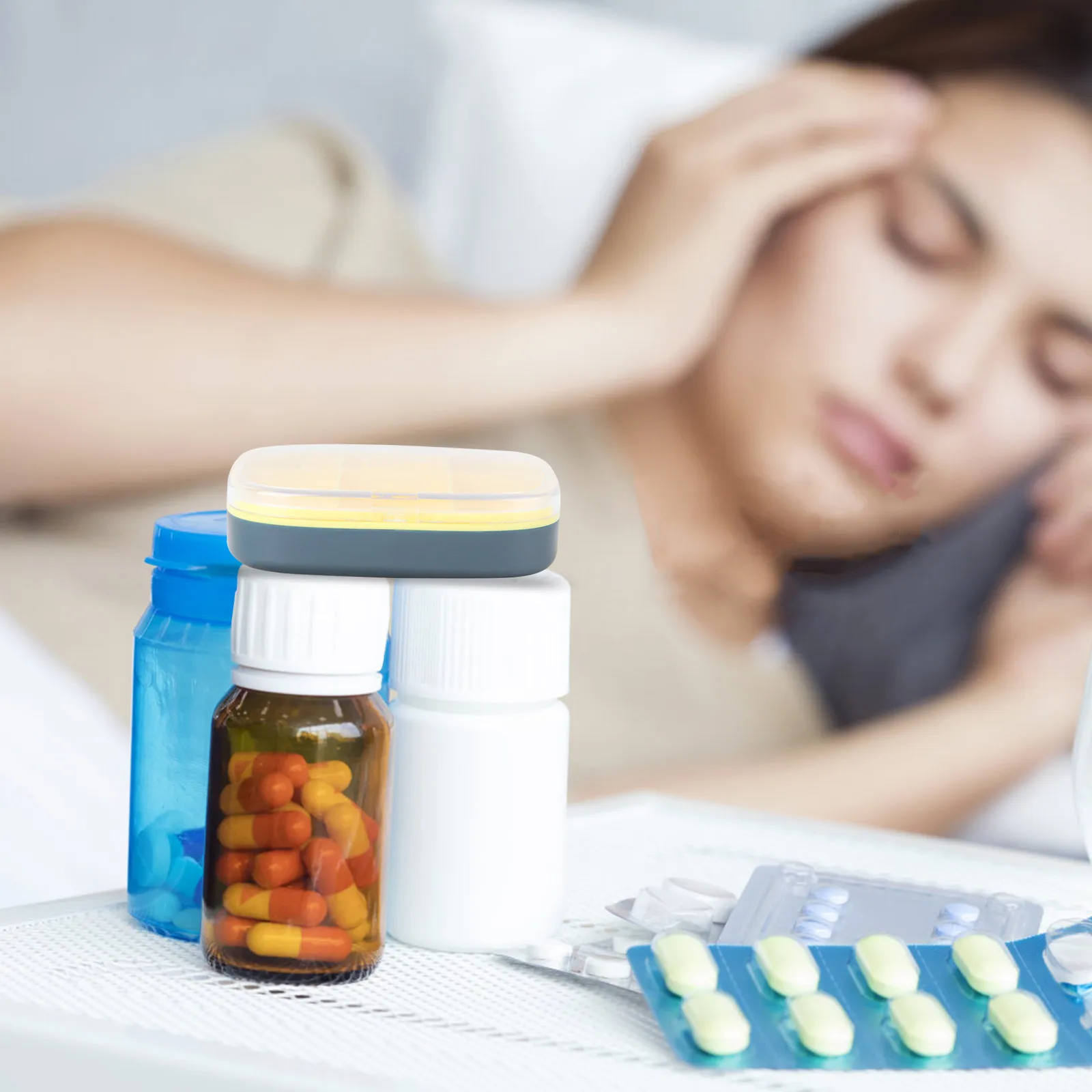 Portable Pill Case Box Plastic Weekly Pill Organizer 6 Section Divider for Daily Medication Storage Travel Medicine Holder