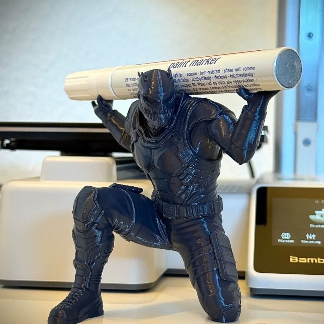 Soporte para bolígrafos con diseño de samurái, organizador de escritorio con diseño de ninja, soporte impreso en 3D para bolígrafos, brochas de maquillaje y artículos pequeños, soporte creativo para bolígrafos