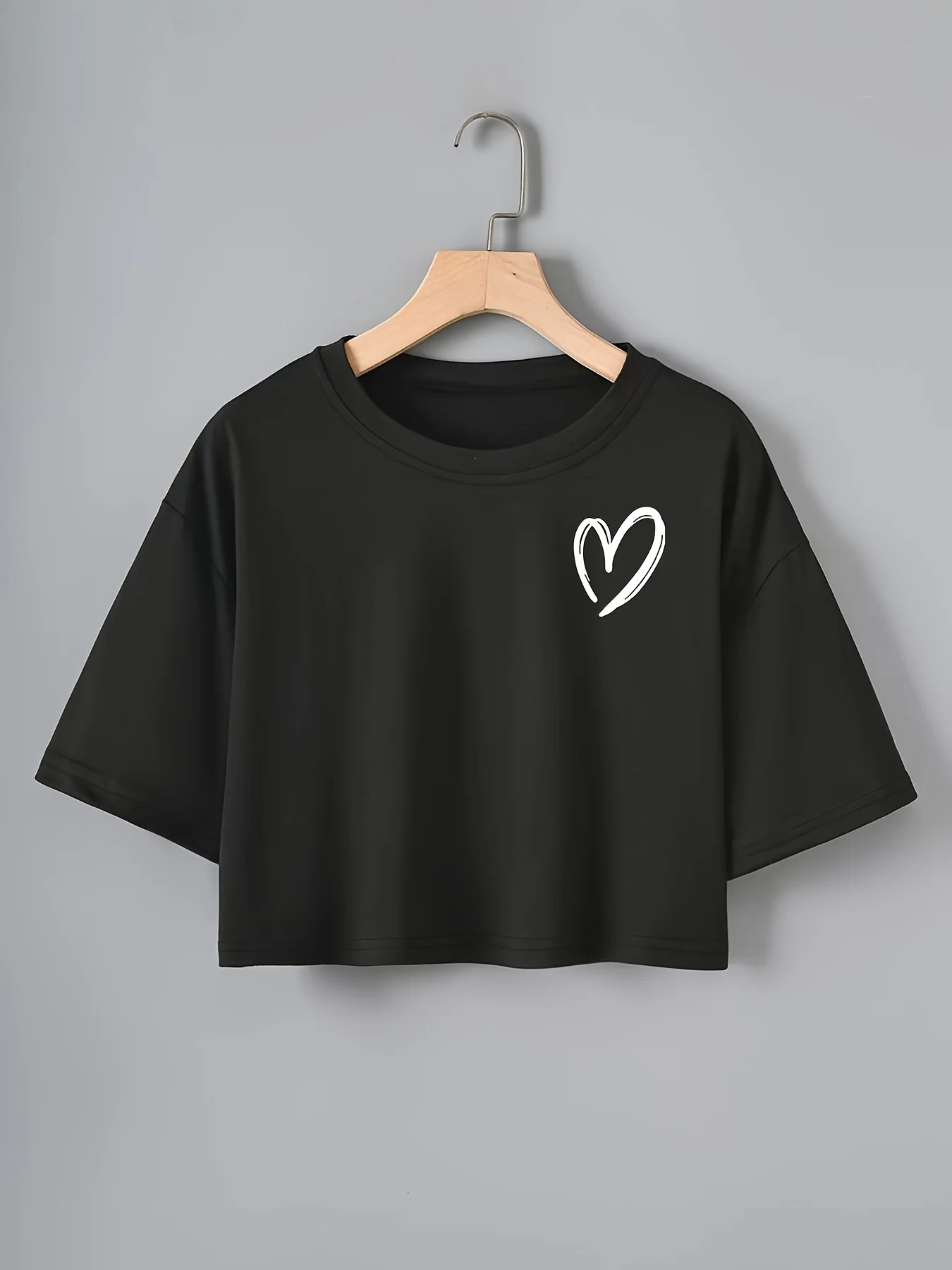 Women's Sporty Casual Short Sleeve T-Shirt Black with White Heart Design Casual Tops Tees Aesthetic Clothes Harajuk streetwear