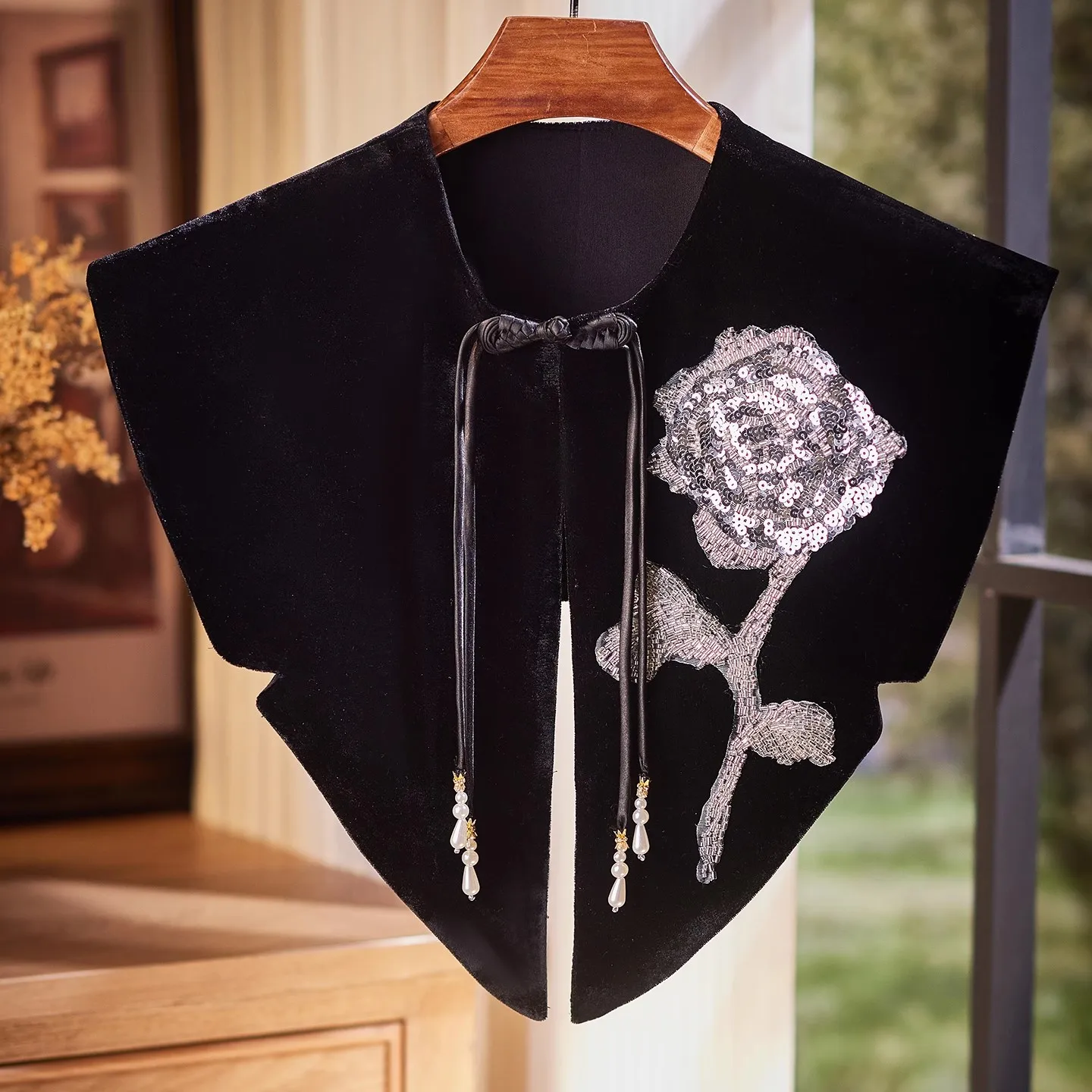 

Women's Spring Autumn Vintage Flower Black Velvet Pashmina Female Autumn Winter Shawl Cloak Winter Velvet Collar R3147