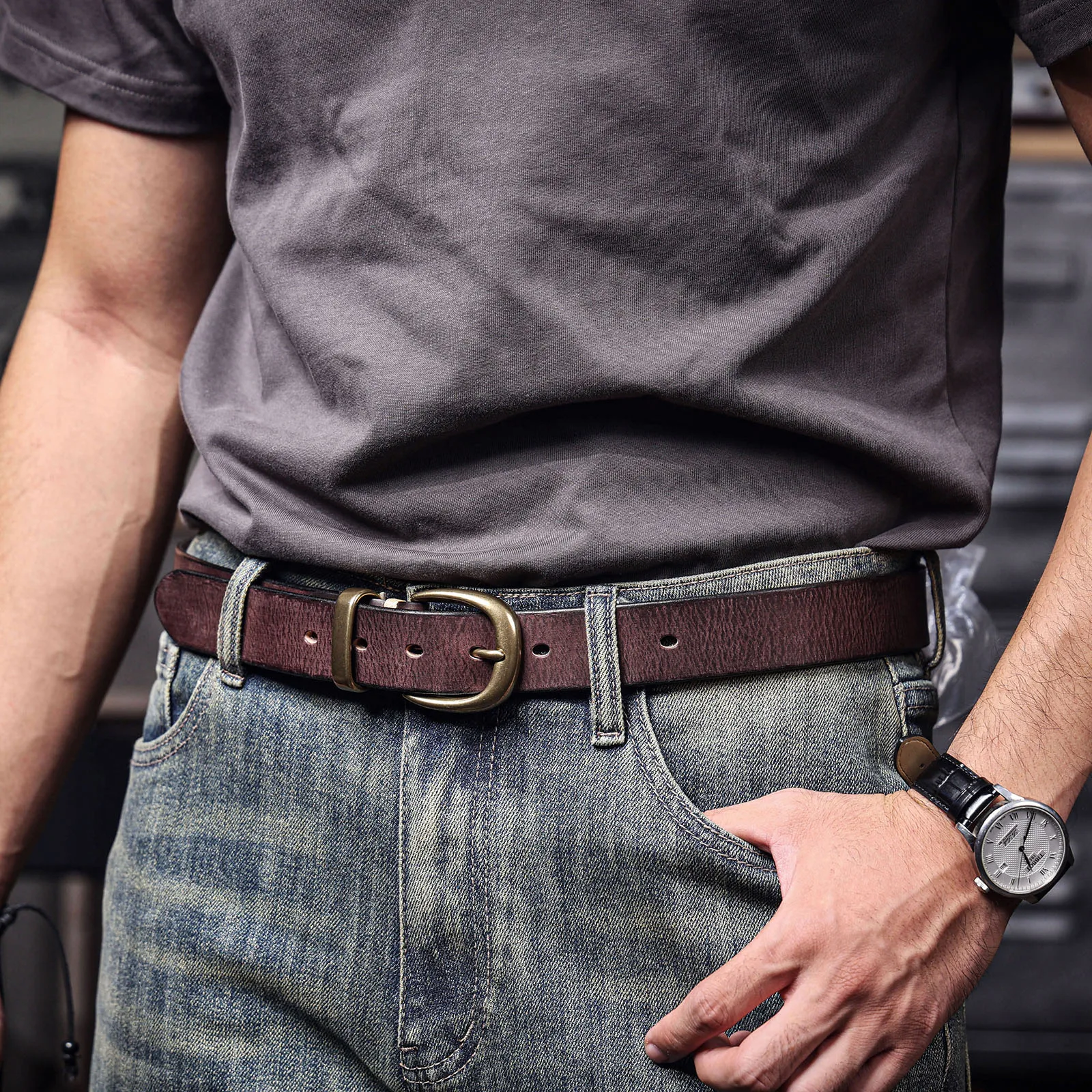 S.WORKER Echtledergürtel für Herren, Vintage-Messingschnalle, handgefertigter Gürtel aus hochwertigem Rindsleder, Retro-Freizeitgürtel für Jeans, langlebig – Detail 4