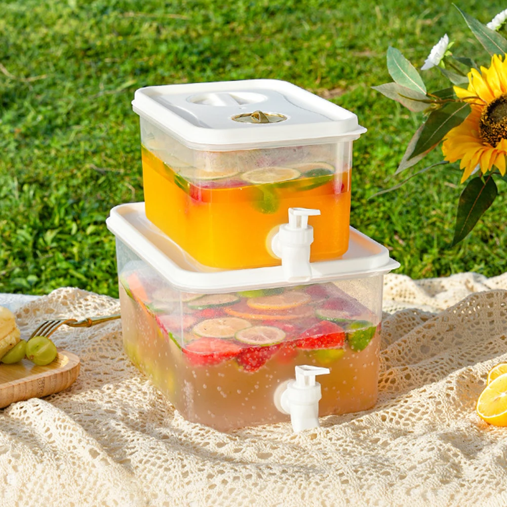 

High Temperature Resistant Juice Dispenser with Spigot and Lid Leakproof Refrigerator Water Bottle for Home and Parties