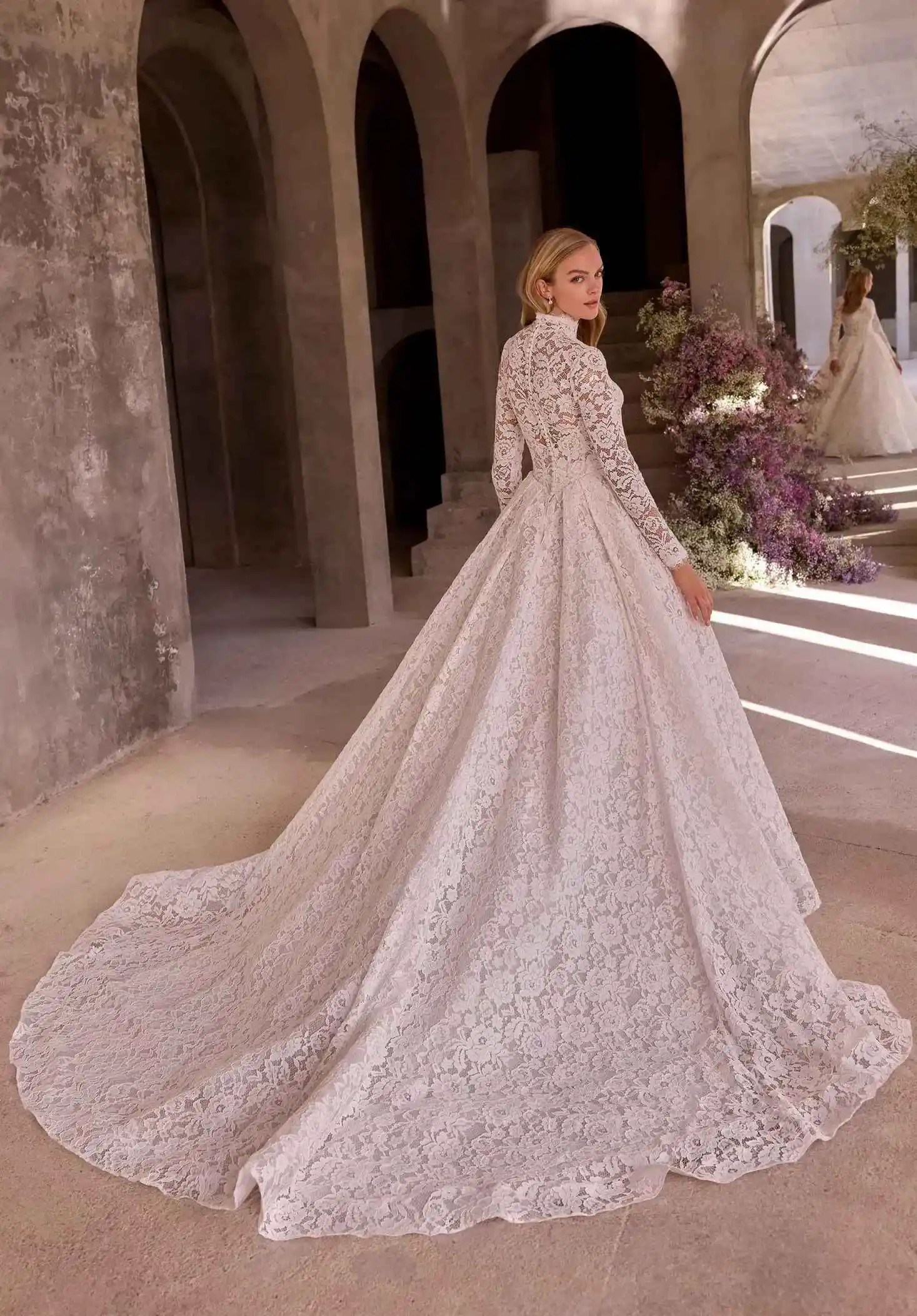 

Gorgeous Lace Ball Gown Wedding Dress High Neck Long Sleeve Sheer Bodice Court Train Bridal Gown свадебное платье Customized