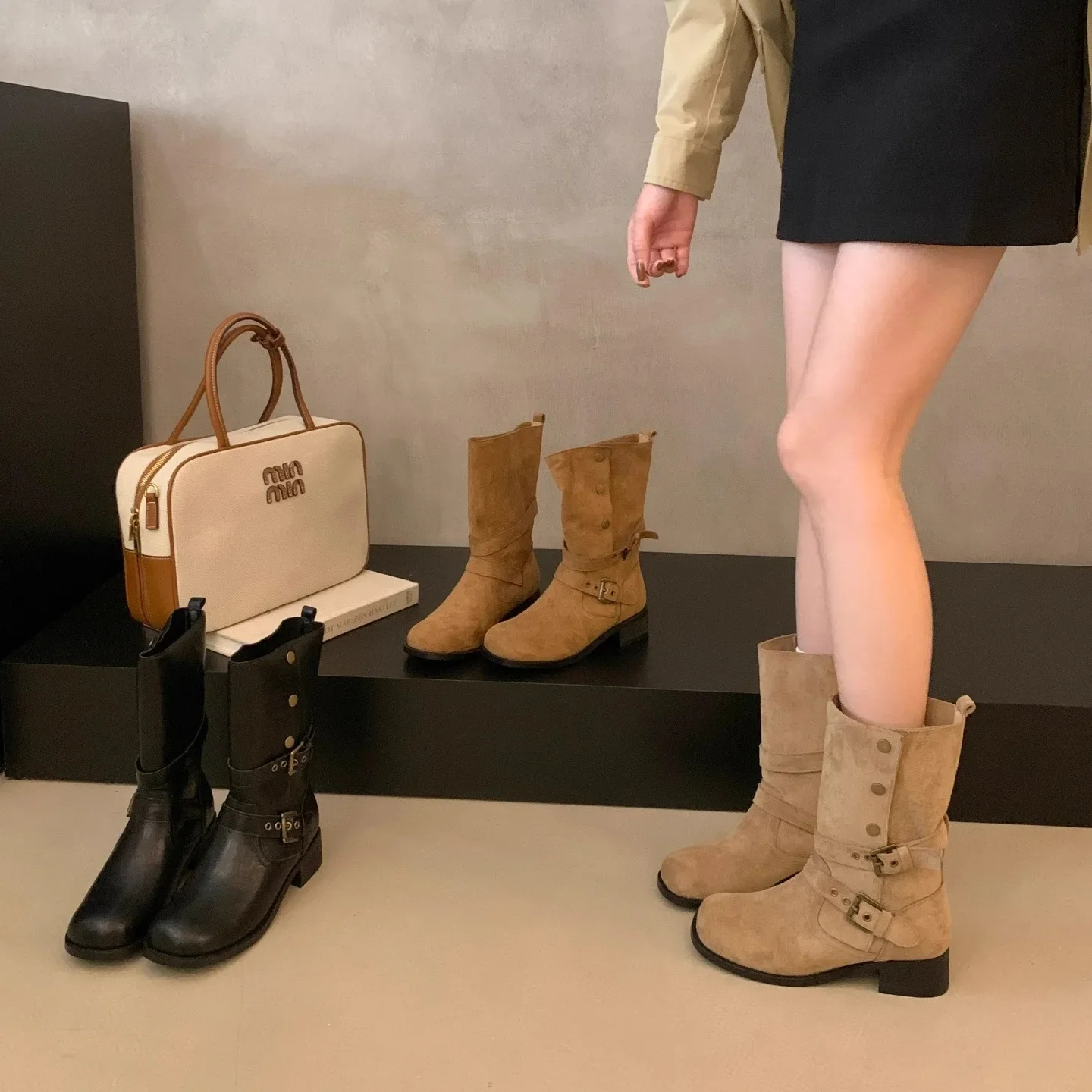 

Сапоги до середины икры. Сапоги до середины икры на массивном каблуке. Складные двусторонние ковбойские сапоги в стиле вестерн. Сапоги на высоком каблуке. Женские короткие сапоги на толстой подошве.