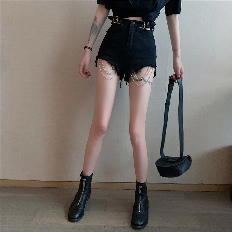 Đầm Gothic Lỗ Đen Dây Chuyền Quần Short Denim Nữ Mùa Hè 2020 Mới Bông Tai Kẹp Nữ Gợi Cảm Quần Short Grunge Punk Hip Hop quần Jean