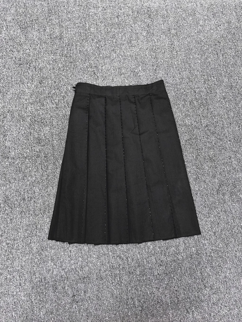 Pleated Midi Skirt, 2026 Spring/Summer New Style, High-Waisted, Slimming, Mid-Length A-Line Skirt.