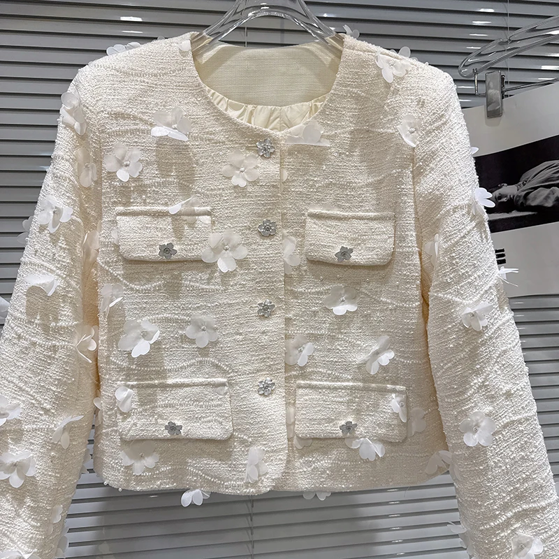 معطف شتوي جديد لعام 2025 بتصميم عطري صغير ثلاثي الأبعاد بأكمام ريشة على شكل زهرة وبطانة سفلية معطف قصير للنساء #4