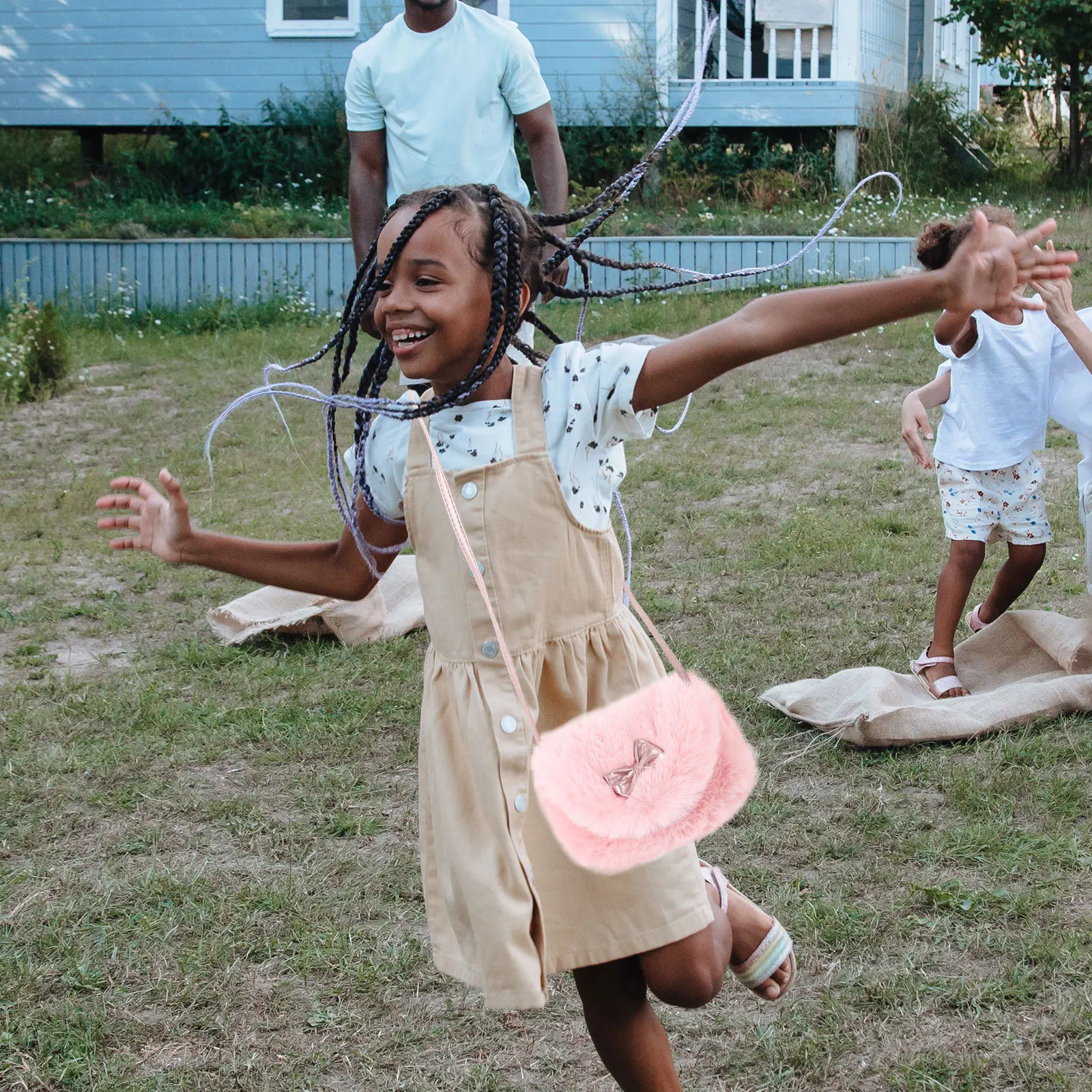 Рисунок 4 - Меховая сумка через плечо принцессы