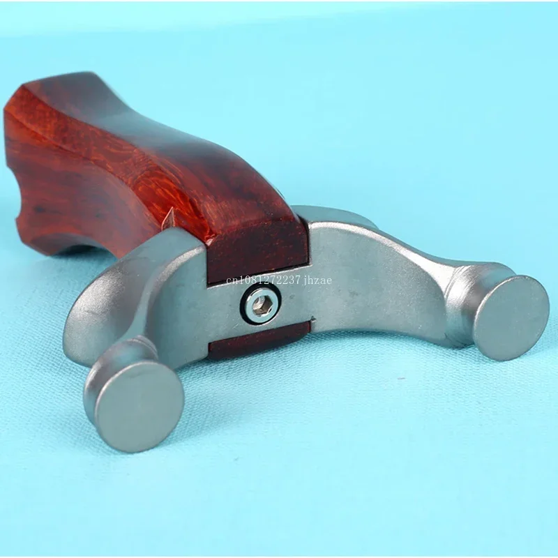 Holz spielzeug mit Gummibändern