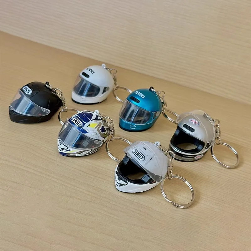 De 1,5e installatie heeft een gesimuleerde SHOEI-veiligheidshelmhanger Gacha fietshelm beeldjemodel als vakantiecadeau speelgoed