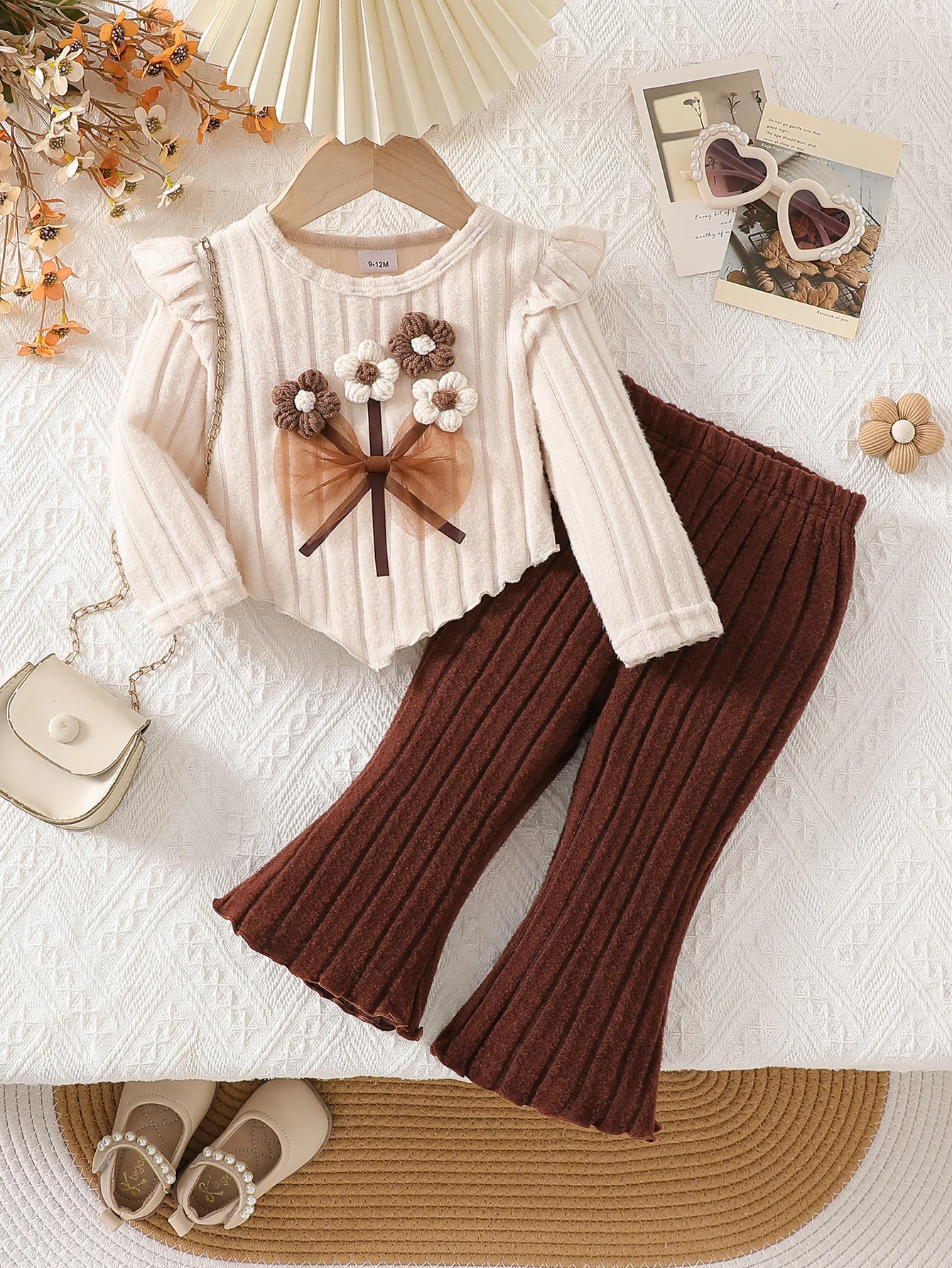 

Baby girl autumn sweet and exquisite style three-dimensional flower bow top with brown bell bottom pants set