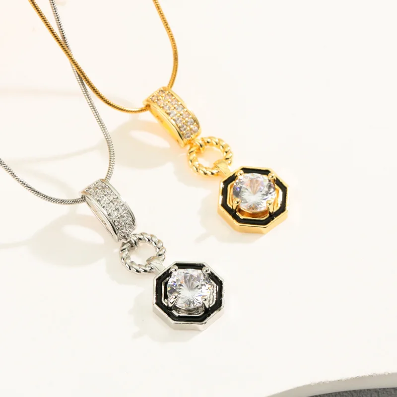 Versatile Block Set Zircon Necklace for Women with A Cold and Aloof Style, Personalized Temperament, Collarbone Chain Jewelry