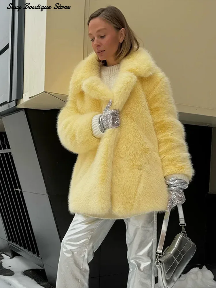 Рисунок 3 - Элегантные пушистые пальто из искусственного